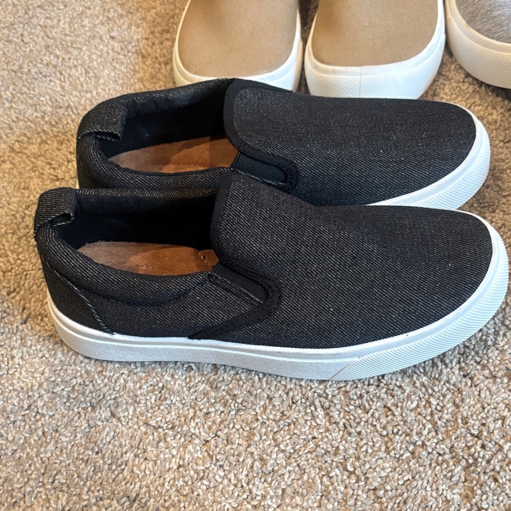 Maurice’s slip ons - Picture 2 of 15